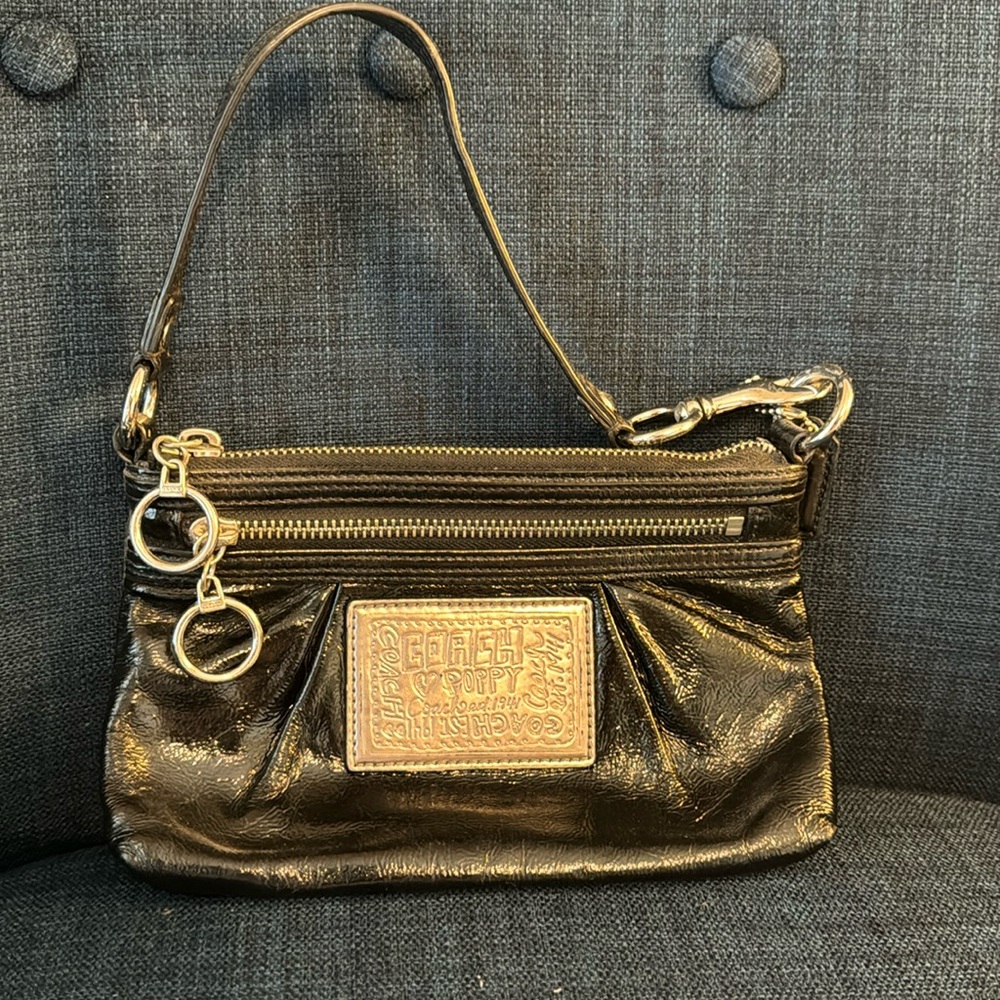 COACH Poppy Black Leather Silver Metallic Zip Wristlet Clutch Wallet